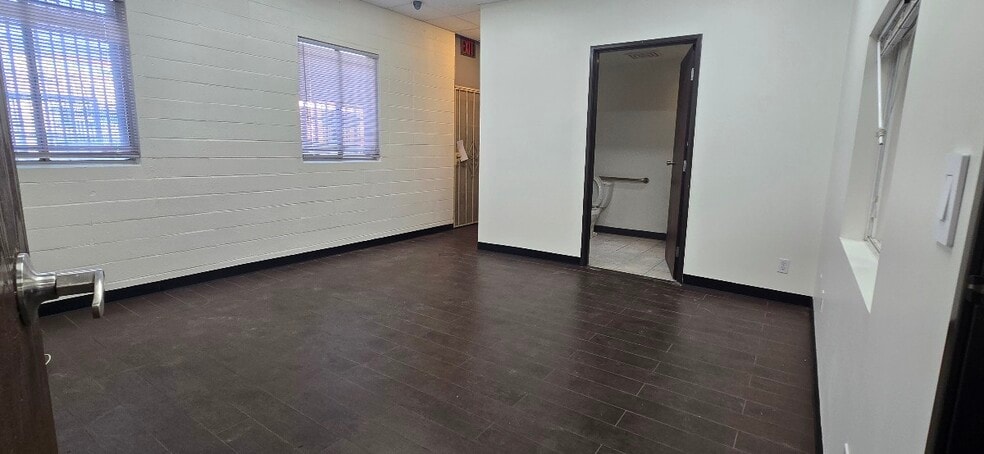 More Photos Of 1716 E 21st St, Los Angeles Manufacturing For Lease