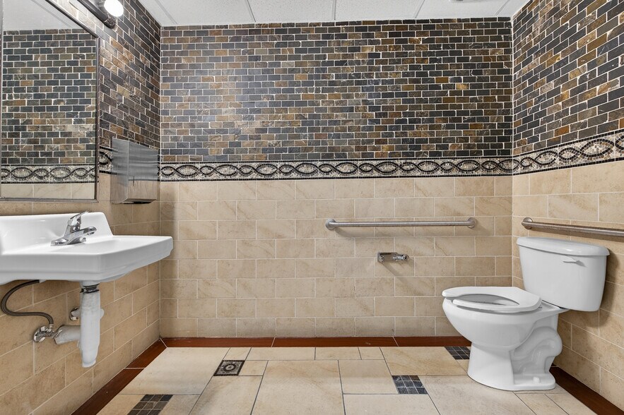 More Photos Of 1740 Segrave St, Daytona Beach Warehouse For Lease