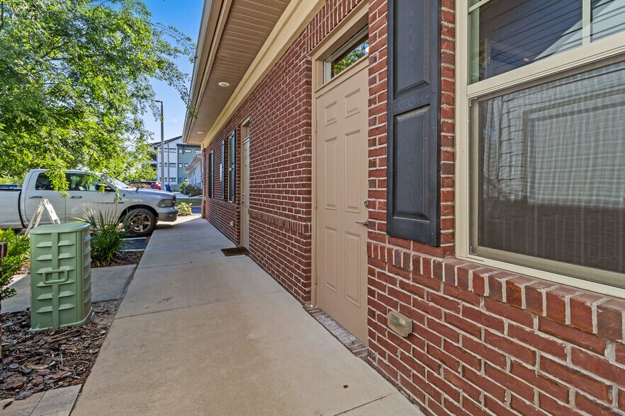 More Photos Of 13598 W Newberry Rd, Newberry Office For Lease