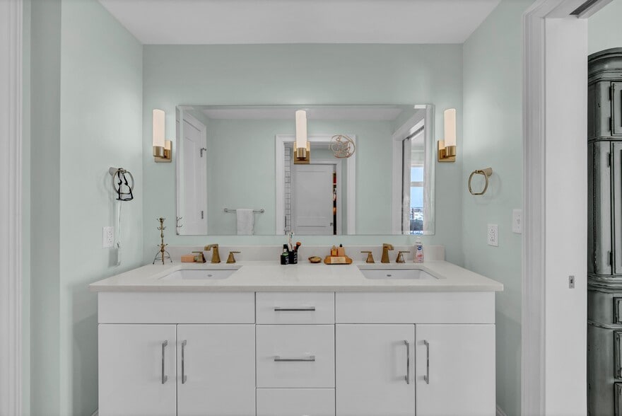 More Photos Of 240 N Water St, Wilmington Specialty For Sale