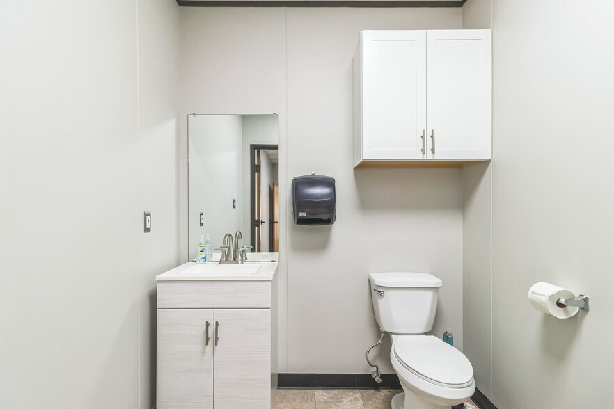 More Photos Of 16333 S Great Oaks Dr, Round Rock Medical For Lease
