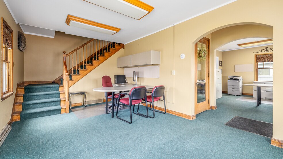 More Photos Of 212 E Margaret St, Iron Mountain Office For Sale