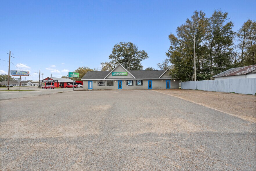More Photos Of 1419 Pass Rd, Gulfport General Retail For Lease