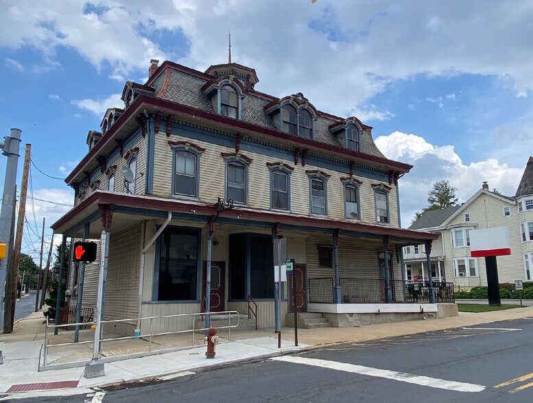 More Photos Of 701-705 Main St, Slatington Bank For Lease