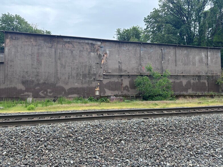 More Photos Of 2506 NE Multnomah St, Portland Warehouse For Sale