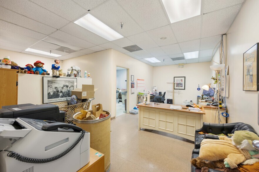 More Photos Of 44201-44247 N 10th St W, Lancaster Unknown For Lease