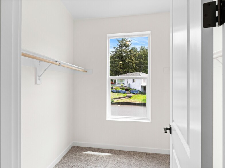 More Photos Of 331 SE Jetty Ave, Lincoln City Apartments For Sale