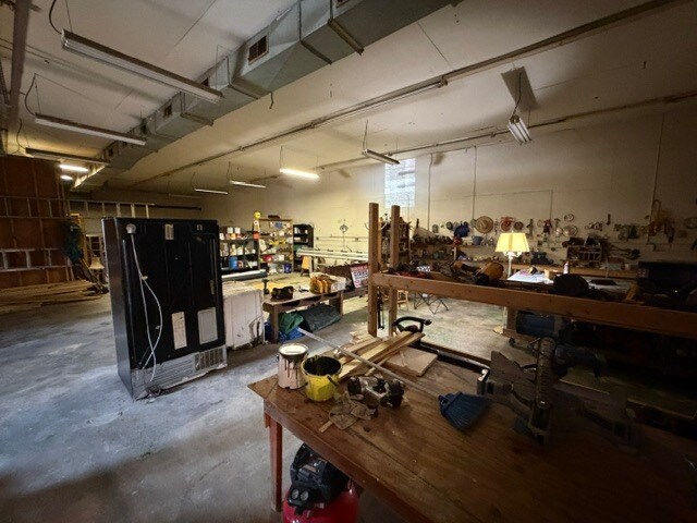 More Photos Of 68 Circle Dr, Marion Light Manufacturing For Sale