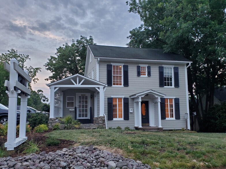 More Photos Of 1821 Cumberland Ave, Charlotte Medical For Lease