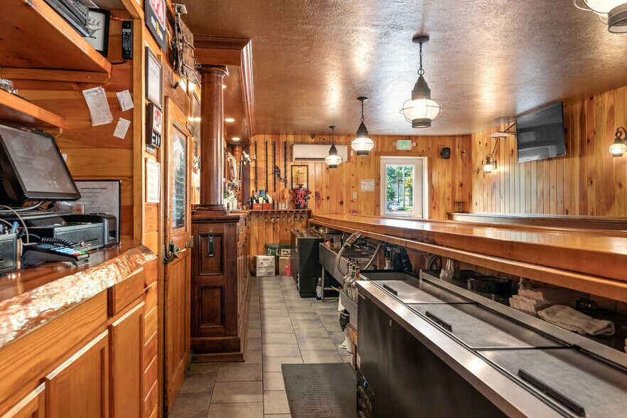 More Photos Of 552 Main St, Apalachin General Retail For Sale