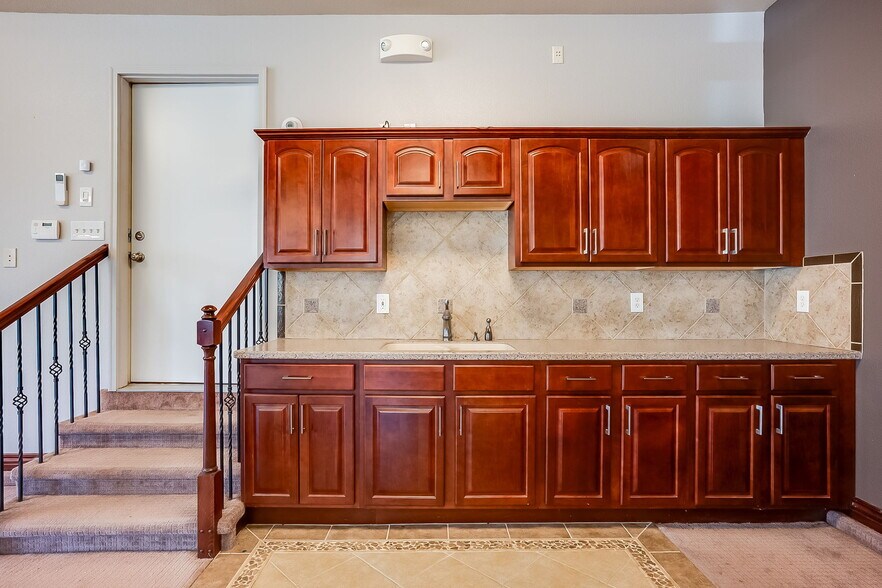 More Photos Of 121 S Water St, Derby Office For Sale