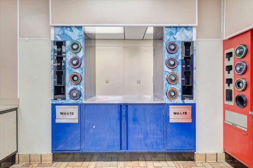 More Photos Of 1000 Electric Rd, Salem Convenience Store For Sale