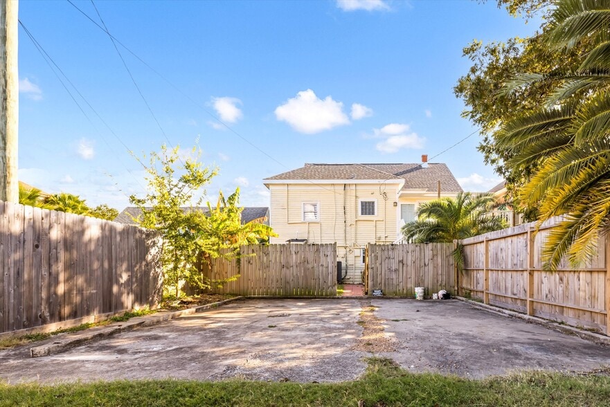 More Photos Of 3216 Ursuline St, Galveston Multifamily For Sale