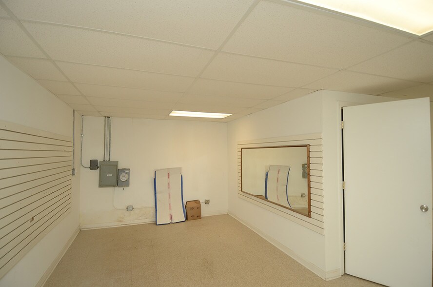 More Photos Of 507 W Diversey Pky, Chicago General Retail For Lease
