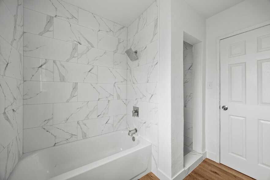 More Photos Of 11008 Willowbrook Ave, Los Angeles Multifamily For Sale