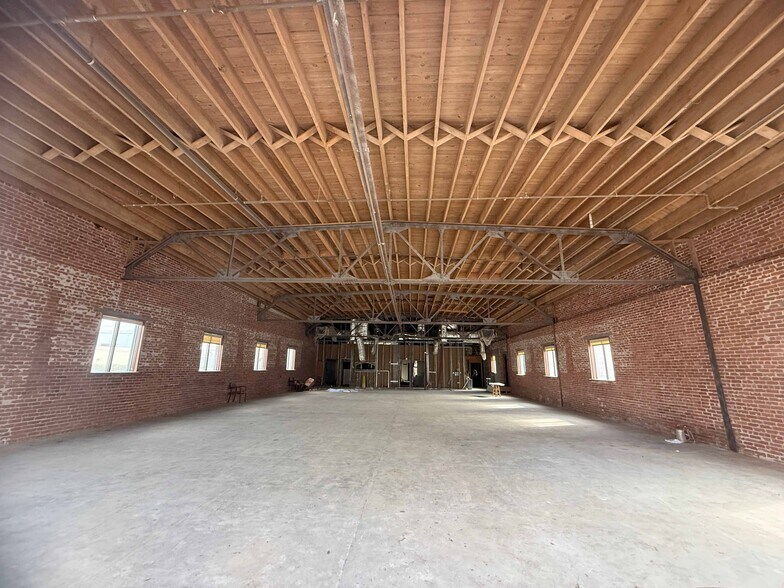 More Photos Of 2205 3rd Ave S, Birmingham General Retail For Lease