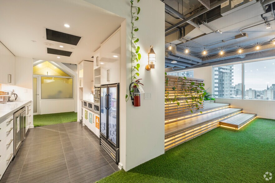 More Photos Of 150 Elgin St, Ottawa Office For Sale