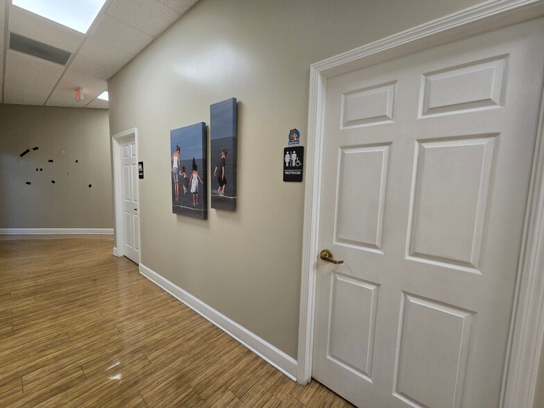 More Photos Of 4500 Hodges Blvd, Jacksonville Office For Lease