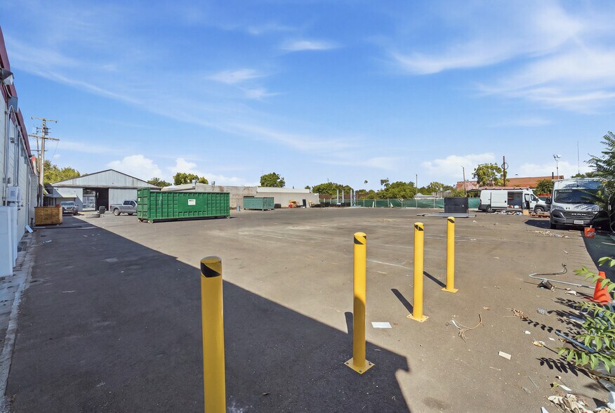 More Photos Of 945 E Lindsay, Stockton Warehouse For Sale