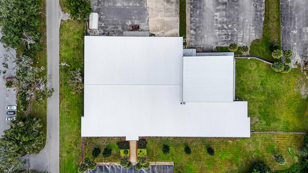 More Photos Of 801 E International Speedway Blvd, Deland Manufacturing For Lease