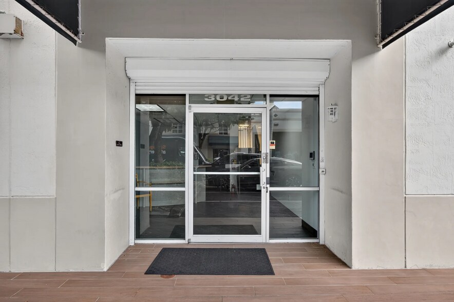 More Photos Of 3030-3050 NW 82nd Ave, Miami Showroom For Lease