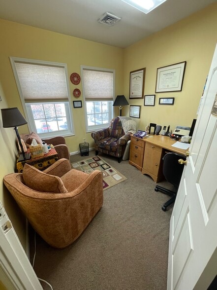More Photos Of 8607-8609 2nd Ave, Silver Spring Medical For Sale