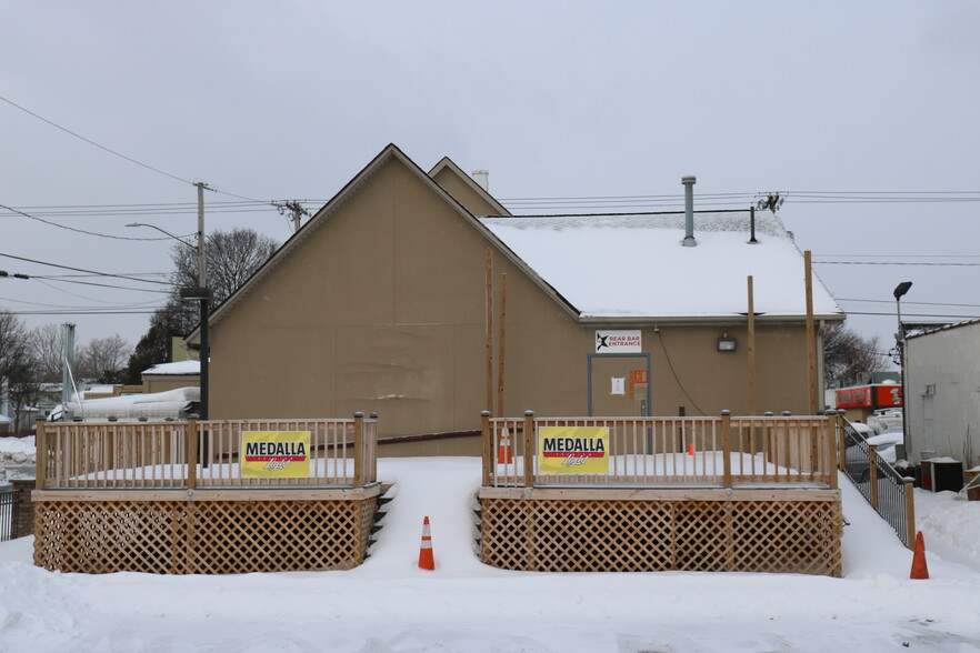 More Photos Of 1730 Goodman St, Rochester Bar For Sale