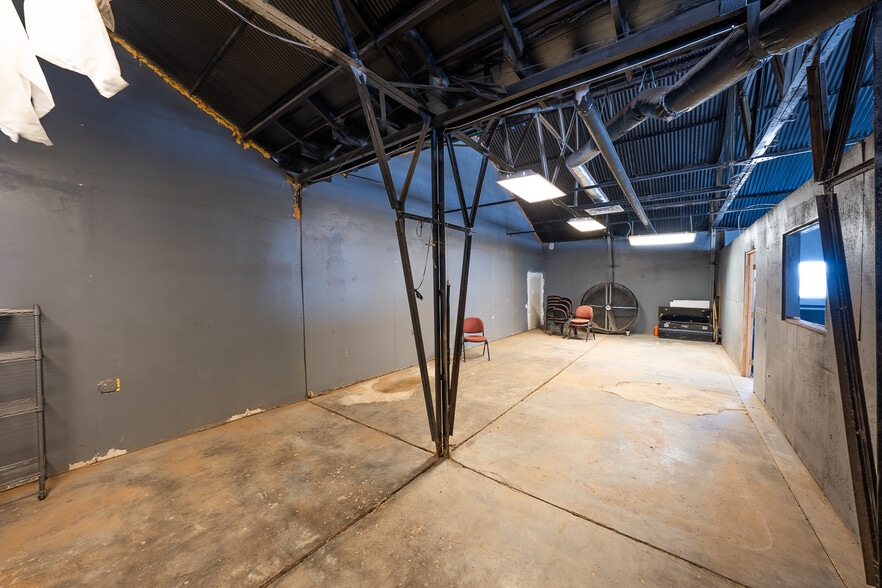 More Photos Of 2722-2724 Texas Ave, Lubbock Warehouse For Sale