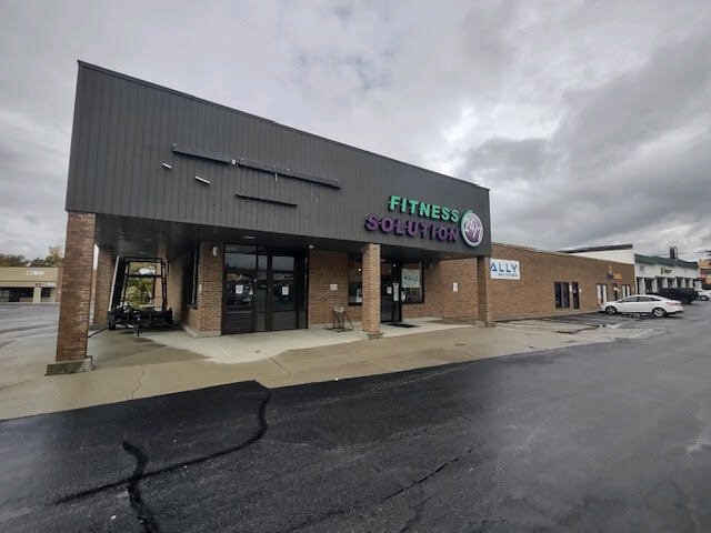 Primary Photo Of 709 N Cable Rd, Lima Health Club For Lease