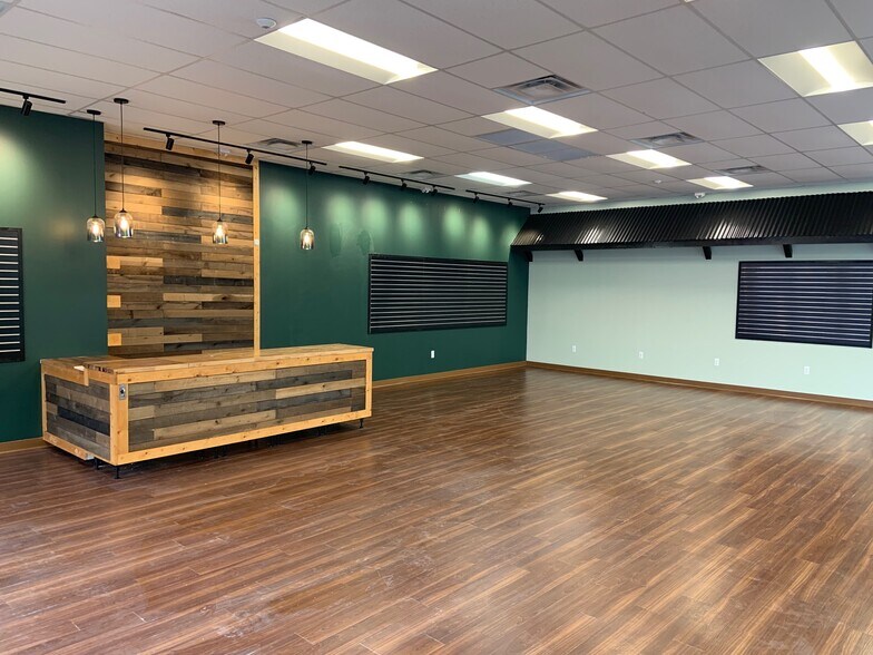 More Photos Of 9228 Highland Rd, White Lake Restaurant For Lease