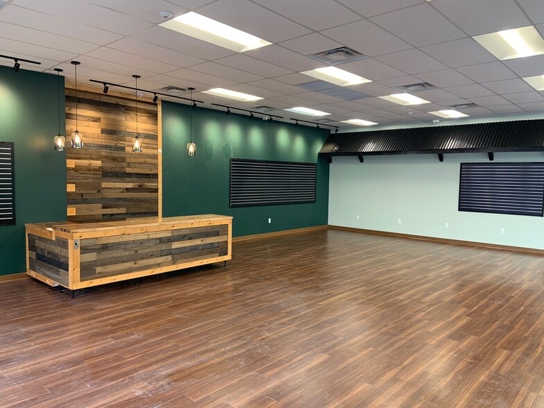 More Photos Of 9228 Highland Rd, White Lake Township Restaurant For Lease