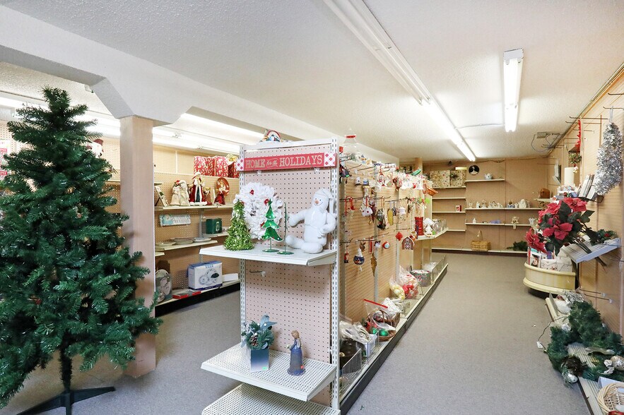 More Photos Of 106 N Wilson Ave, Jefferson Storefront For Sale