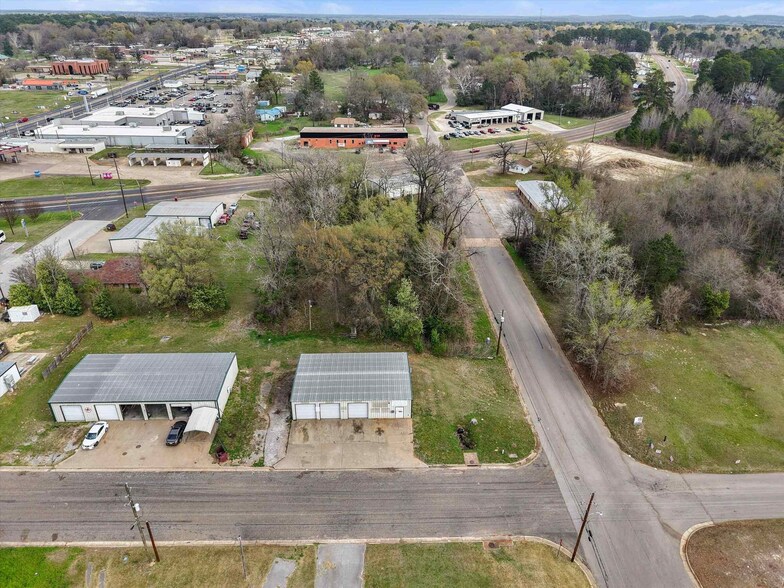 More Photos Of 420 E Scott St, Gilmer Warehouse For Sale