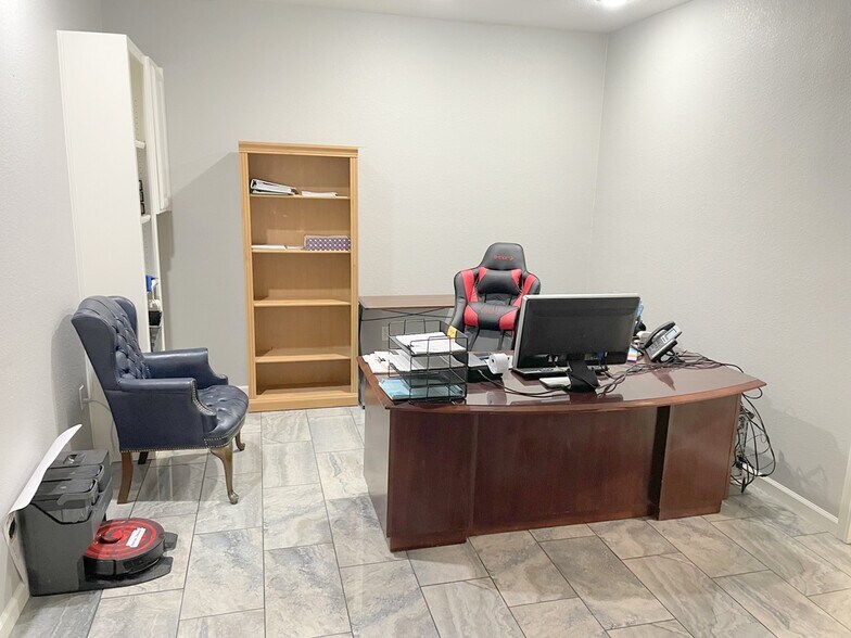 More Photos Of 132 W McLeroy Blvd, Saginaw Warehouse For Sale