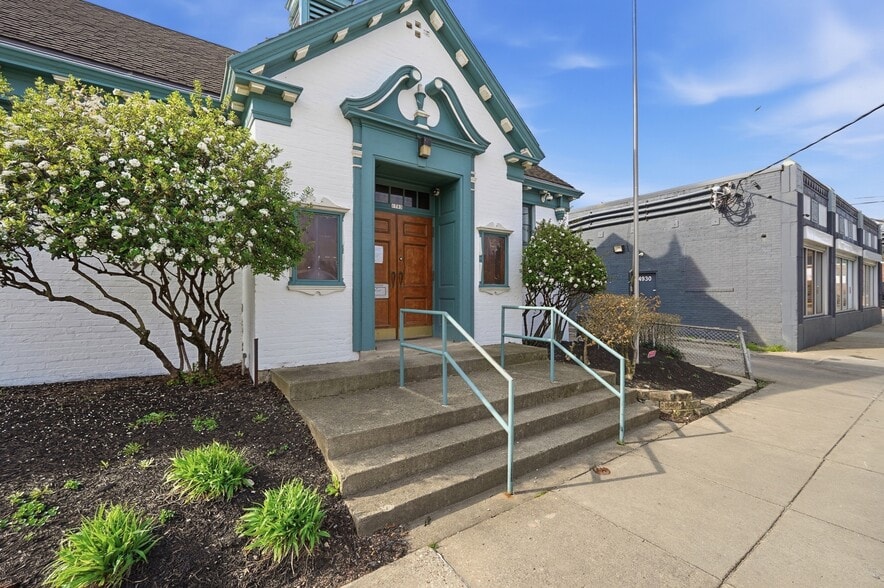 More Photos Of 1703 Dale Rd, Cincinnati Public Library For Sale