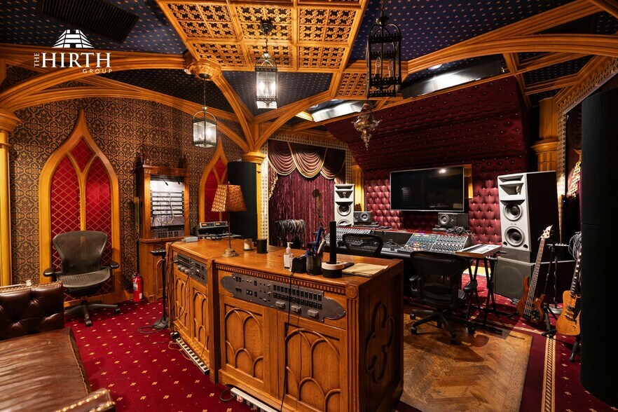 More Photos Of 11128 Weddington St, North Hollywood Movie Radio TVStudio For Sale