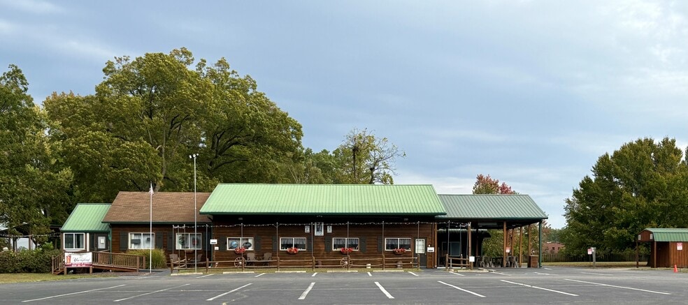 Primary Photo Of 1415 McKinley St, Mascoutah Restaurant For Sale