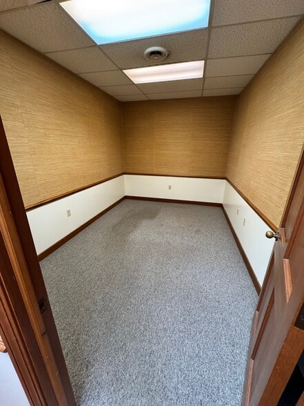 More Photos Of 601 Eastchester Dr, High Point Office For Sale