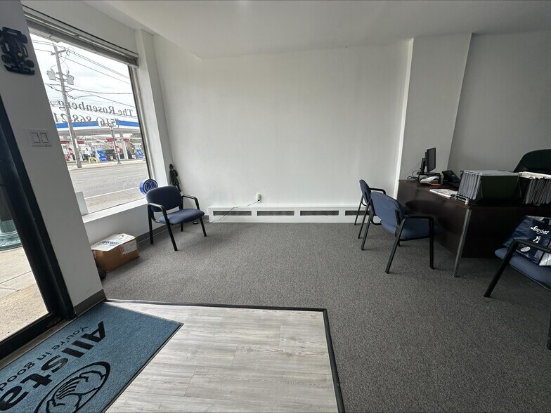 More Photos Of 174 Merrick Rd, Merrick Storefront For Sale