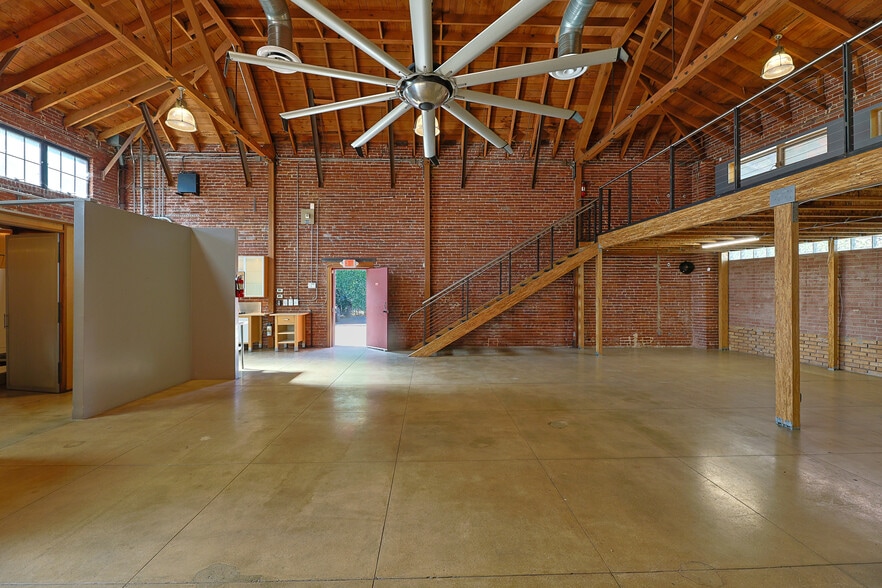 More Photos Of 1354-1358 S Grand Ave, Los Angeles Flex For Lease