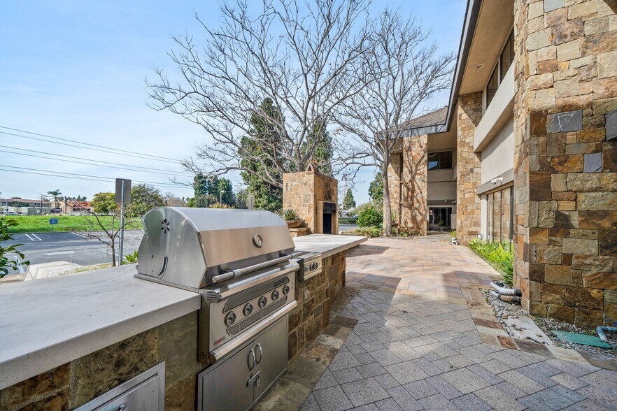 More Photos Of 1570 Brookhollow Dr, Santa Ana Medical For Sale