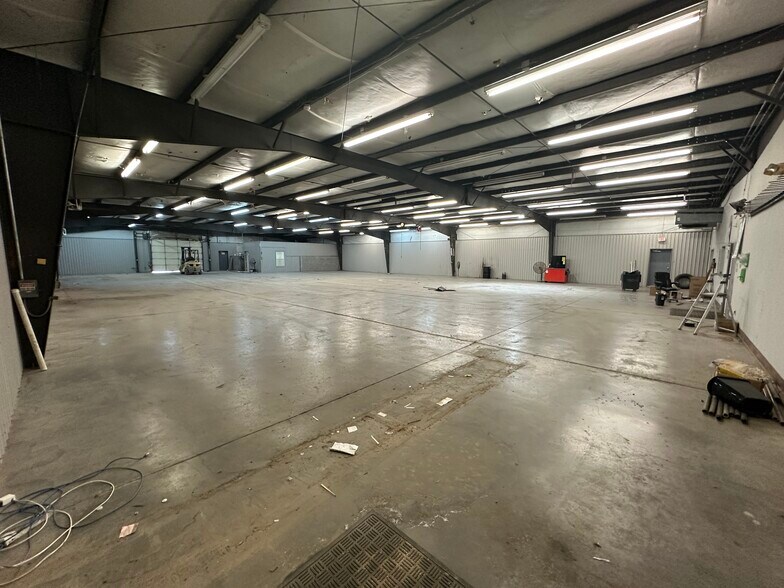 More Photos Of 1207 S County Road West, Odessa Warehouse For Lease