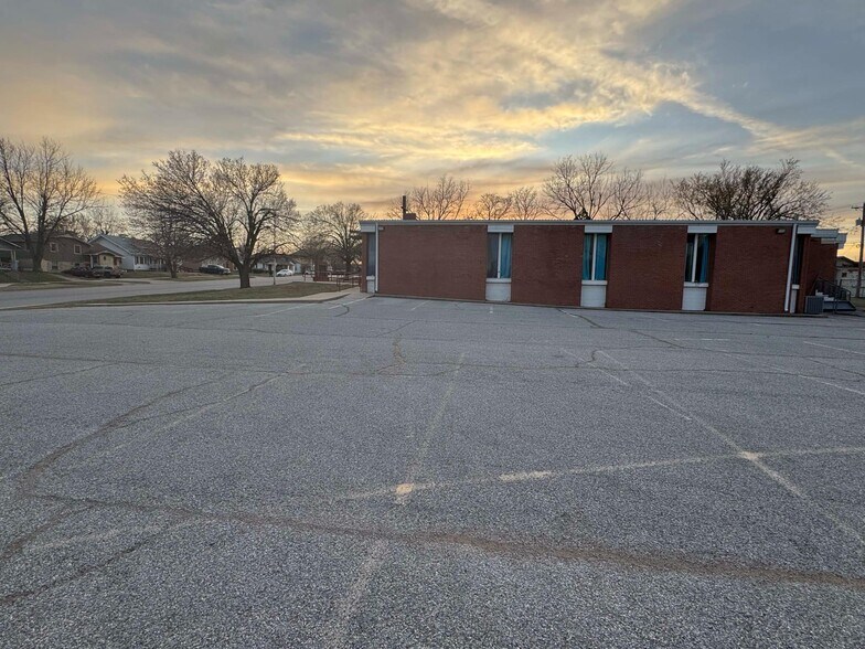 More Photos Of 1810 E Broadway Ave, Enid Flex For Sale