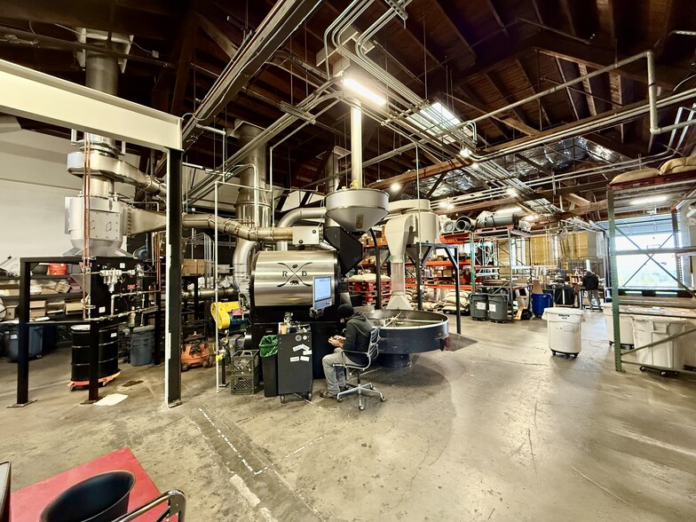 More Photos Of 3098 E 10th St, Oakland Manufacturing For Lease