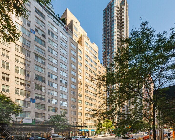 More Photos Of 1062 3rd Ave, New York Apartments For Lease