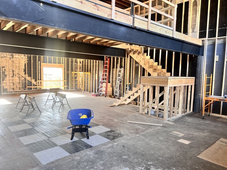 More Photos Of 114 Public Sq, Clarksville Storefront For Lease