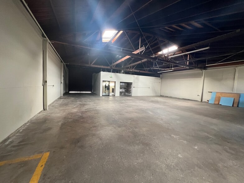 More Photos Of 2527 N San Fernando Rd, Los Angeles Industrial For Lease