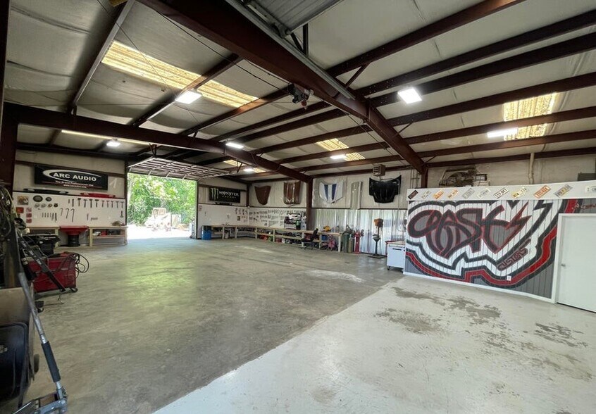 More Photos Of 5493 I 55 S, Byram Light Manufacturing For Sale