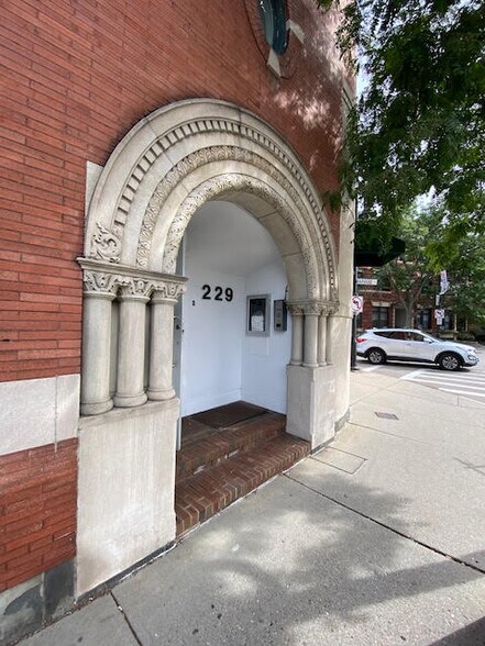 More Photos Of 229-235 Harvard St, Brookline Loft Creative Space For Lease