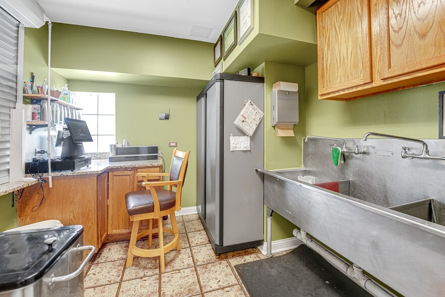 More Photos Of 2701 W 87th St, Evergreen Park Restaurant For Sale